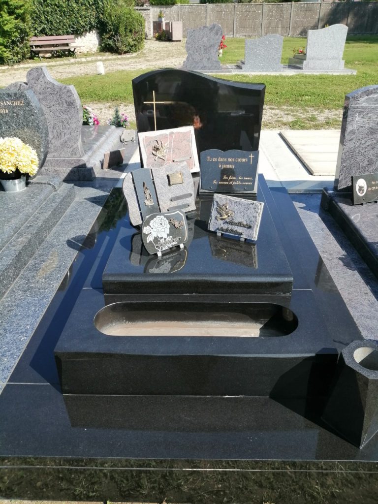 tombe marbre nettoyée