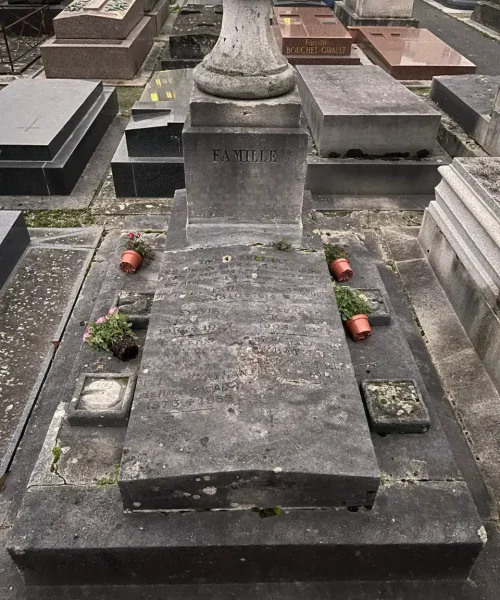 tombe vielle pierre avant